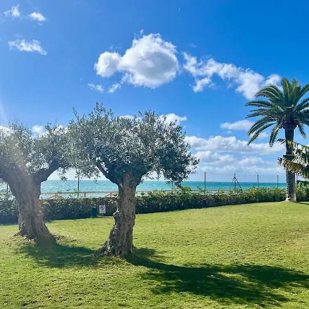 Beautiful With Private Access To The Sea *